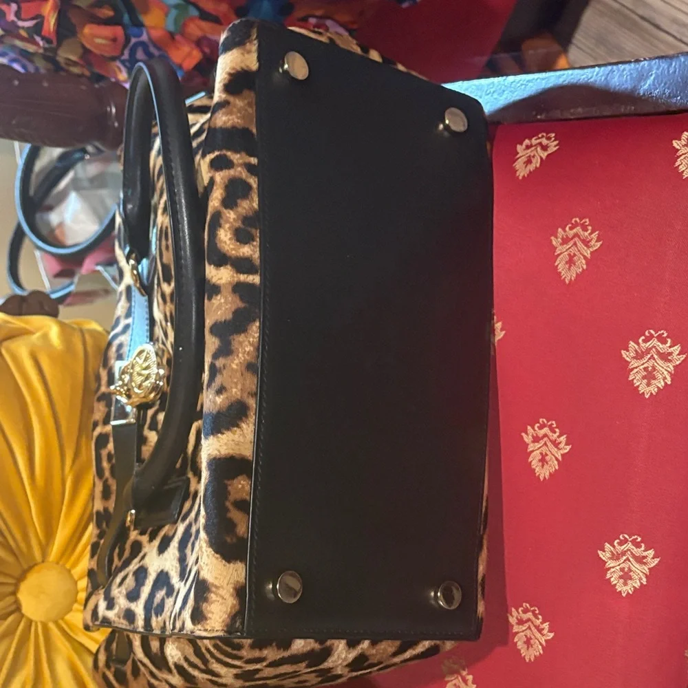 Michael Kors Leopard Print Tote with Black Trim - Picture 2 of 4